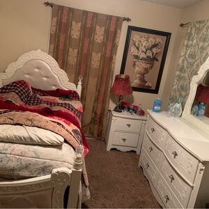 Red and Beige Furniture Cover Accents for a Cozy Look